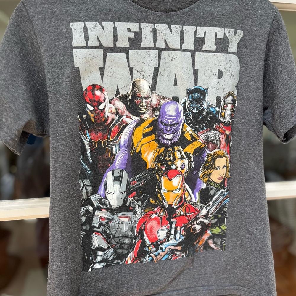 Marvel avengers, gray T-shirt, size medium Infiniti, or graphic